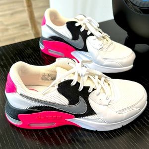 Women’s Nike Air-Max